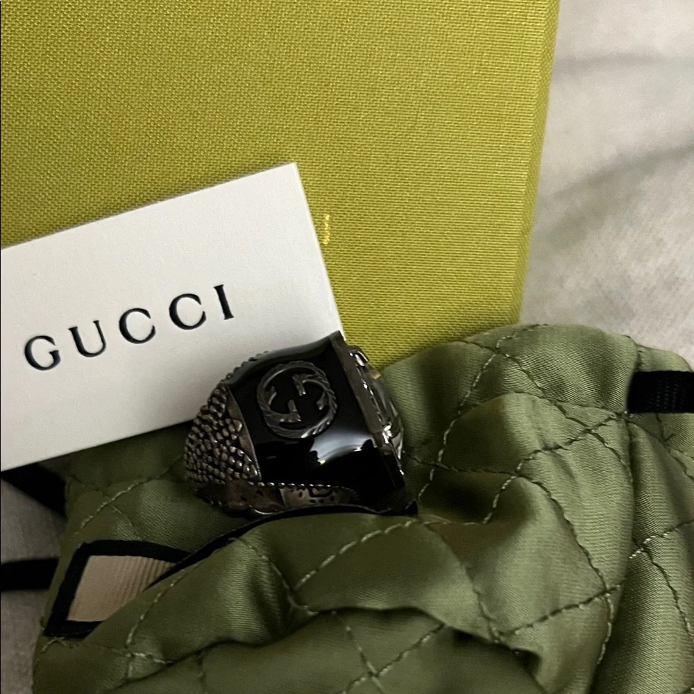 Gucci Silver Ring with Quilted Green Pouch size 16 Men’s Ring - Picture 3 of 16